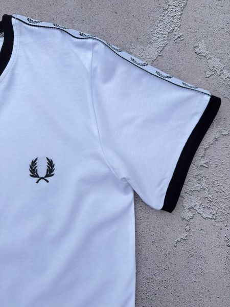 Чоловіча&nbsp;футболка Fred Perry біла з лампасами Фред Перрі Хар-657 фото