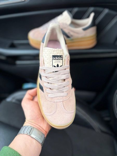 Женские кроссовки Adidas Gazelle на платформе замшевые бежевые Адидас Газели Arm-Gaz_03456 фото