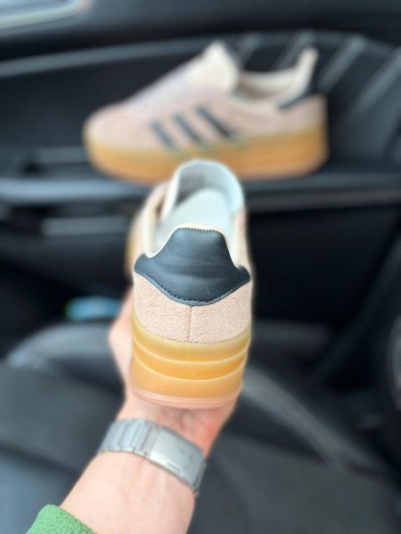 Женские кроссовки Adidas Gazelle на платформе замшевые бежевые Адидас Газели Arm-Gaz_03456 фото