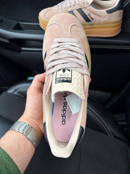 Женские кроссовки Adidas Gazelle на платформе замшевые бежевые Адидас Газели Arm-Gaz_03456 фото