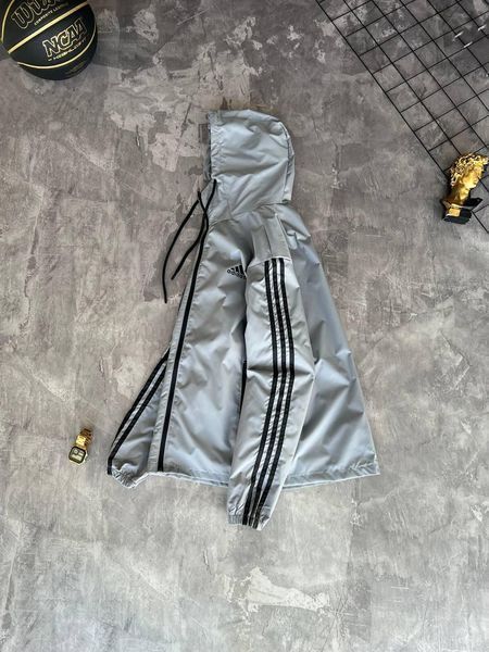 Чоловіча ветровка Adidas сіра з капюшоном Куртка Адідас з плащової тканини демісезонна Моло-Nik46 фото