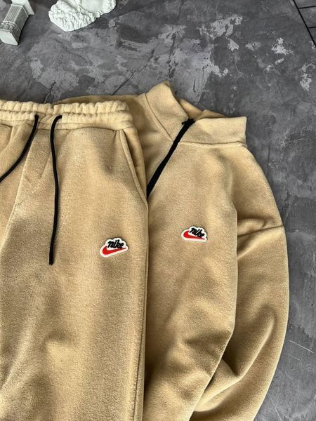 Мужской зимний спортивный костюм Nike оверсайз бежевый Комплект Найк без капюшона плюшевый Моло-7R-3 фото