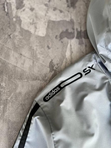Чоловіча ветровка Adidas сіра з капюшоном Куртка Адідас з плащової тканини демісезонна Моло-Nik46 фото