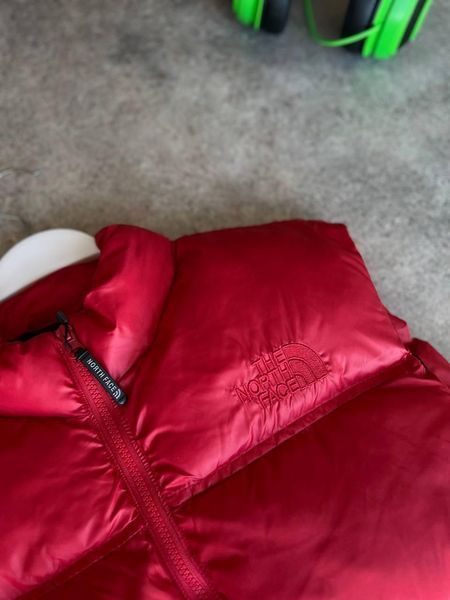 Чоловіча жилетка The North Face без капюшона червона Безрукавка ТНФ з плащівки Моло-TNF61 фото