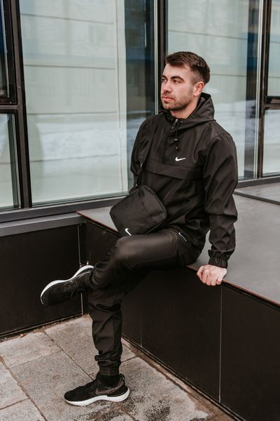 Мужской спортивный костюм Nike из плащевки черный Комплект Найк Анорак Штаны Барсетка Intr-1586873487 фото