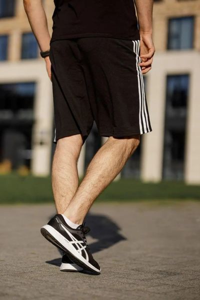 Мужские спортивные шорты Adidas черные с полосами Адидас Мой-56/Хар-840 (коп4) фото