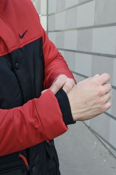 Мужская зимняя парка Nike черная с красным с капюшоном Пуховик Найк Intr-1591254594 фото