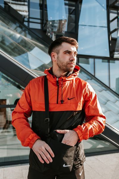 Мужской спортивный костюм Nike из плащевки черный с оранжевым Комплект Найк Анорак Штаны Барсетка Intr-1586873794 фото