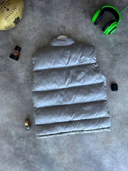 Чоловіча жилетка The North Face без капюшона сіра Безрукавка ТНФ з плащівки Моло-TNF62 фото