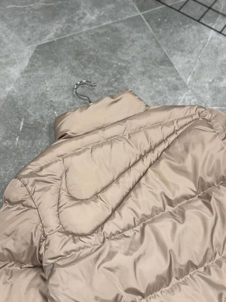 Чоловіча зимова куртка Nike Nocta бежева Пуховик Найк Нокта без капюшона Моло-34703 фото