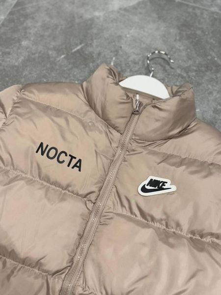Чоловіча зимова куртка Nike Nocta бежева Пуховик Найк Нокта без капюшона Моло-34703 фото