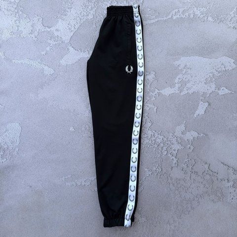 Мужские штаны Fred Perry с лампасами черные Брюки Фред Перри на резинке Хар-461 фото