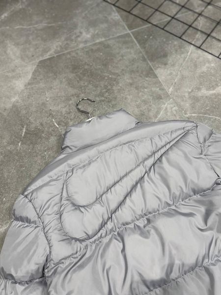 Чоловіча зимова куртка Nike Nocta сіра Пуховик Найк Нокта без капюшона Моло-34702 фото