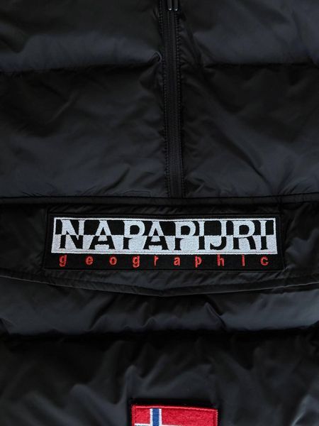 Мужская жилетка Napapijri с капюшоном черная Безрукавка Набумага на утеплении Моло-NAPP/3 фото