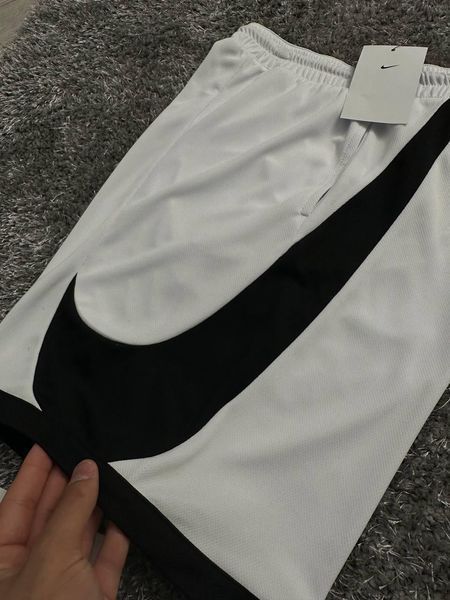 Мужские спортивные шорты Nike Big Swoosh белые Найк Биг Свуш Arm-Dr_39123 фото