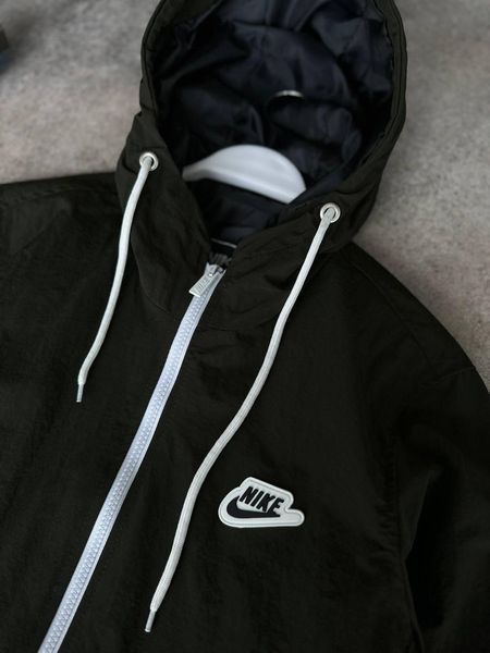 Чоловіча вітровка Nike чорна з білим Куртка Найк із плащової тканини Моло-TS28 фото