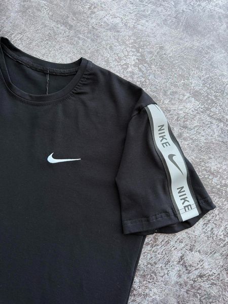 Чоловіча футболка Nike чорна з лампасами Pav-150ч фото