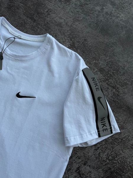 Чоловіча футболка Nike чорна з лампасами Pav-150ч фото