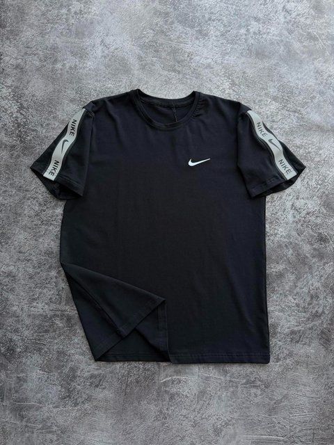 Мужская футболка Nike черная с лампасами Pav-150ч фото