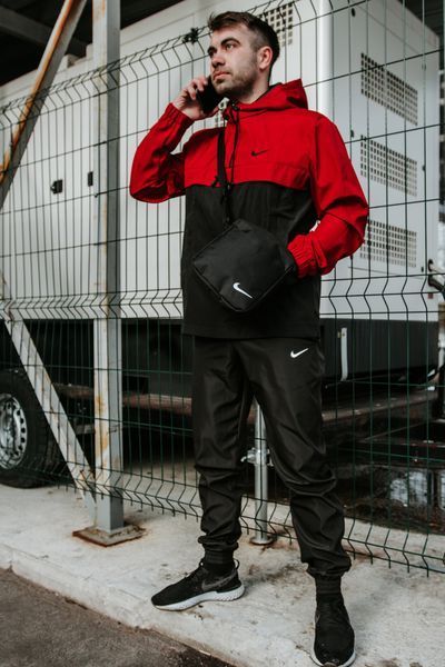 Чоловічий спортивний костюм Nike з плащової тканини чорний з червоним Комплект Найк Анорак Штани Барсетка Intr-1586951792 фото