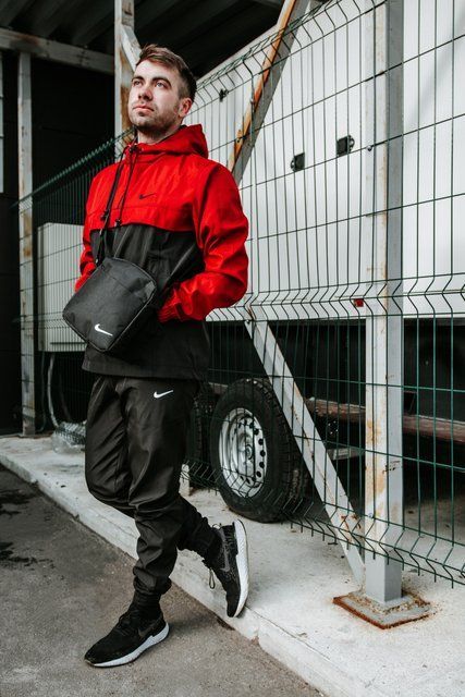 Мужской спортивный костюм Nike из плащевки черный с красным Комплект Найк Анорак Штаны Барсетка Intr-1586951792 фото