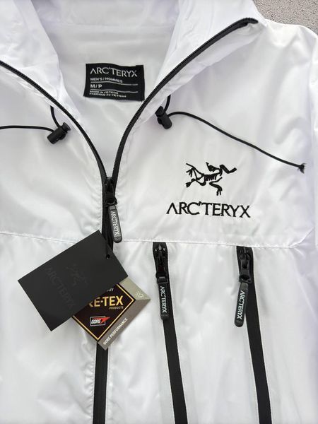 Чоловіча куртка Arcteryx на Gore-Tex біла Куртка демісезонна легка з капюшоном Хар-551 фото