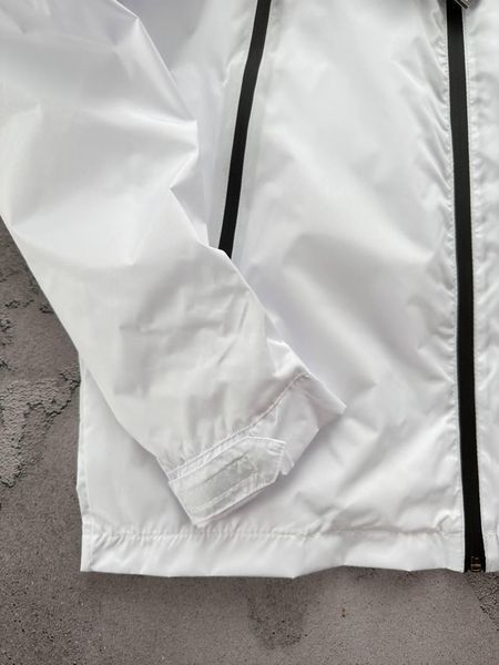 Чоловіча куртка Arcteryx на Gore-Tex біла Куртка демісезонна легка з капюшоном Хар-551 фото