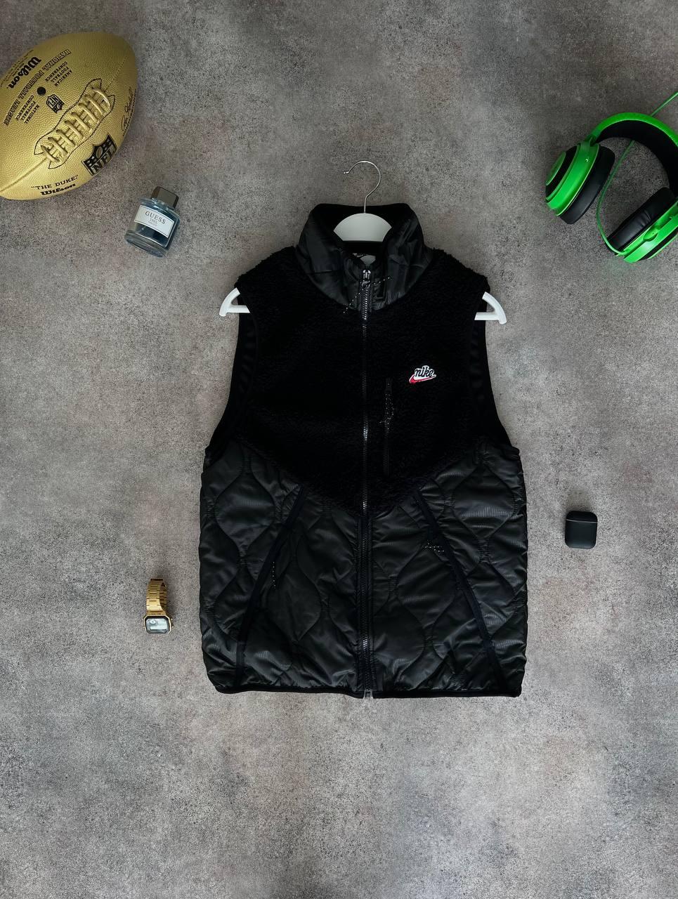 Мужская жилетка Nike без капюшона из плащевки черная Безрукавка Найк демисезонная