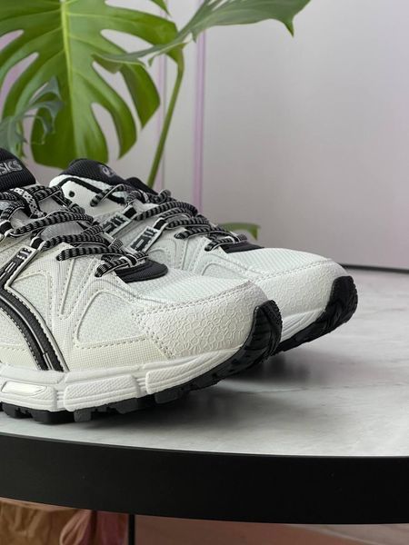 Чоловічі кросівки Asics Gel-Kahana 8 текстильні зі шкіряними вставками біло-чорні Асікс Гель Кахана Las-1025 фото