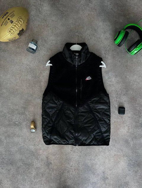 Мужская жилетка Nike без капюшона из плащевки черная Безрукавка Найк демисезонная Моло-NS1 фото