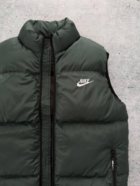 Мужская жилетка Nike без капюшона зеленая Безрукавка Найк весення осенняя Хар-387 фото