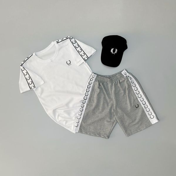 Чоловічий літній костюм Fred Perry Футболка Шорти Кепка білий з сірим Комплект Фред Перрі з лампасами Will-FP0055 фото