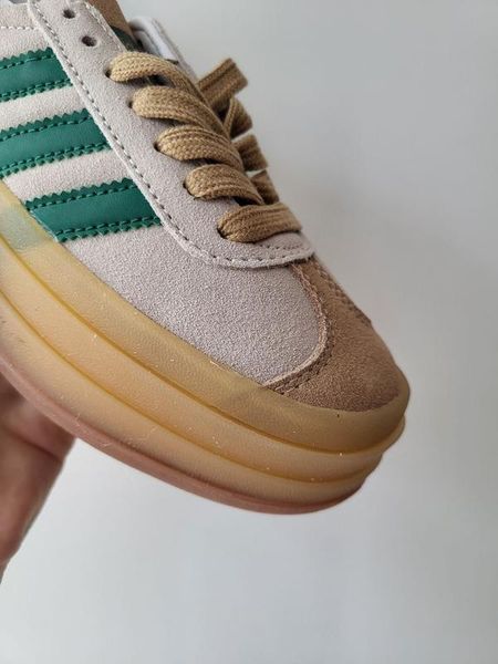 Женские кроссовки Adidas Gazelle на платформе замшевые бежевые Адидас Газели Arm-03456 фото
