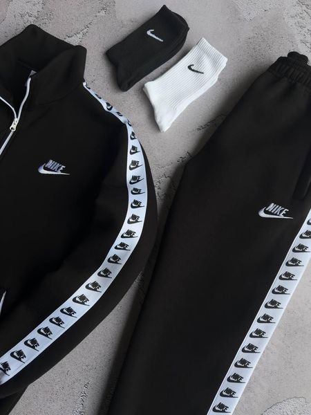Мужской зимний спортивный костюм Nike с лампасами черный Комплект Найк без капюшона Хар-699 фото