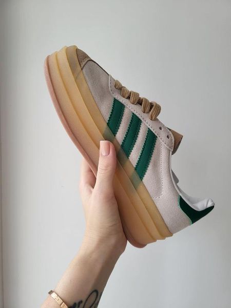 Женские кроссовки Adidas Gazelle на платформе замшевые бежевые Адидас Газели Arm-03456 фото