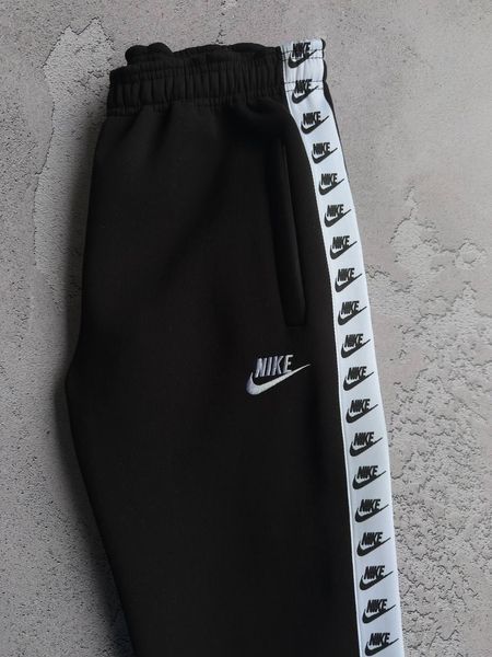 Мужской зимний спортивный костюм Nike с лампасами черный Комплект Найк без капюшона Хар-699 фото