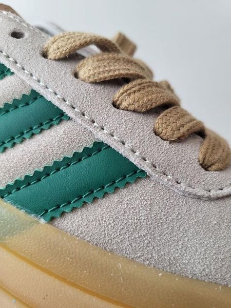 Женские кроссовки Adidas Gazelle на платформе замшевые бежевые Адидас Газели Arm-03456 фото