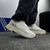 Чоловічі кросівки Adidas Yeezy 700 білі з бежевим Адідас Ізі в сітку Arm-Yy_700 фото