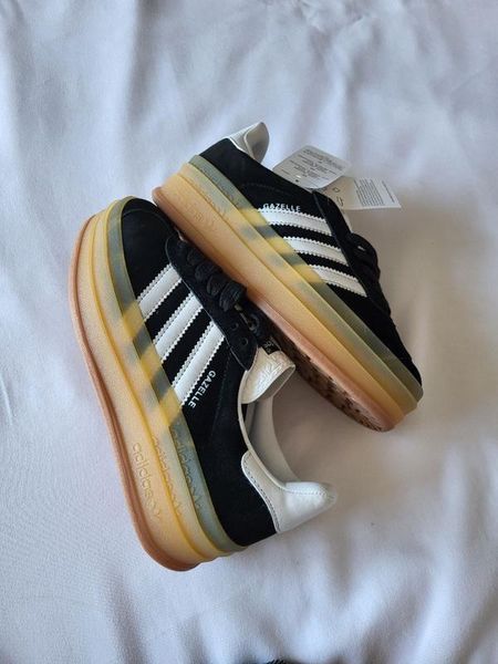 Женские кроссовки Adidas Gazelle на платформе замшевые черные Адидас Газели Arm-0284 фото