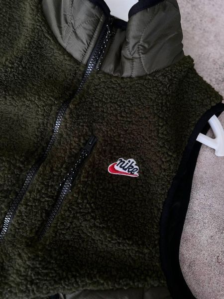 Мужская жилетка Nike без капюшона из плащевки хаки Безрукавка Найк демисезонная Моло-NS5 фото