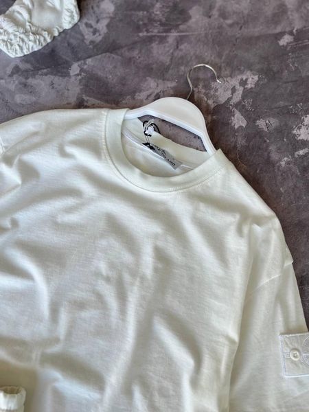 Чоловічий літній костюм Stone Island Футболка Шорти молочний із патчем Стон Айленд Моло-45A-3 фото