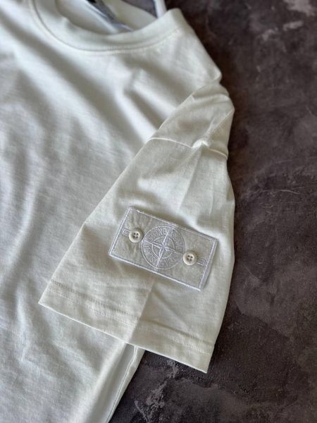 Чоловічий літній костюм Stone Island Футболка Шорти молочний із патчем Стон Айленд Моло-45A-3 фото