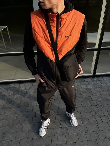 Чоловічий спортивний костюм Nike з плащової тканини оранжевий Комплект Найк Жилетка Штани Барсетка Intr-1620133085 фото
