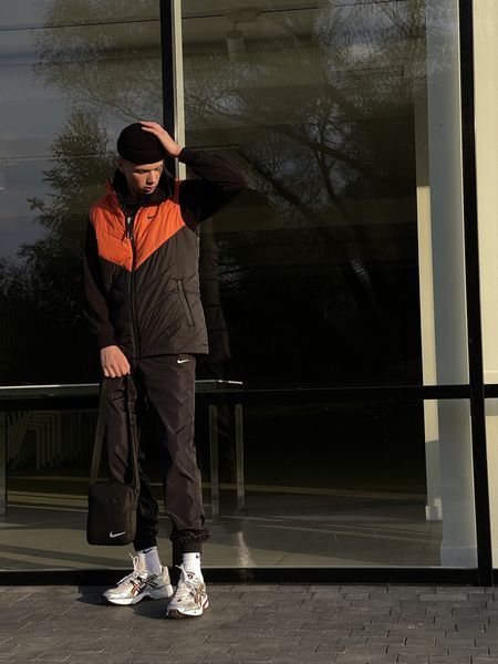 Чоловічий спортивний костюм Nike з плащової тканини оранжевий Комплект Найк Жилетка Штани Барсетка Intr-1620133085 фото
