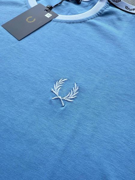 Мужская футболка Fred Perry голубая с белыми лампасами Фред Перри Хар-657 (коп1) фото