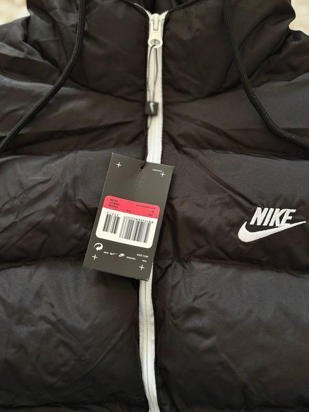 Чоловіча зимова куртка Nike чорна коротка Пуховик Найк Arm-MO00334 фото