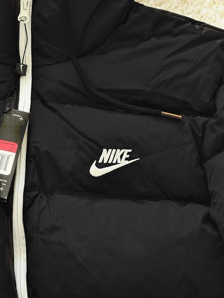 Чоловіча зимова куртка Nike чорна коротка Пуховик Найк Arm-MO00334 фото