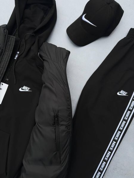Чоловічий спортивний костюм Nike чорний з лампасами Комплект Найк Жилетка Кепка Хар-601 фото
