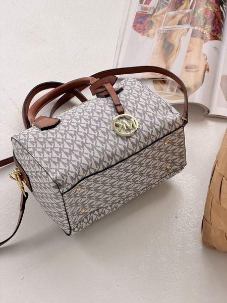 Женская сумка Michael Kors Hayes Duffle белая Any-20608-2 фото
