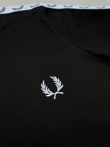 Чоловіча&nbsp;футболка Fred Perry чорна з лампасами Фред Перрі Хар-608 фото